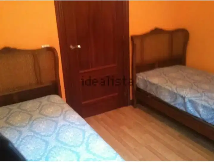 Habitación de Piso en venta en Avilés con Amueblado