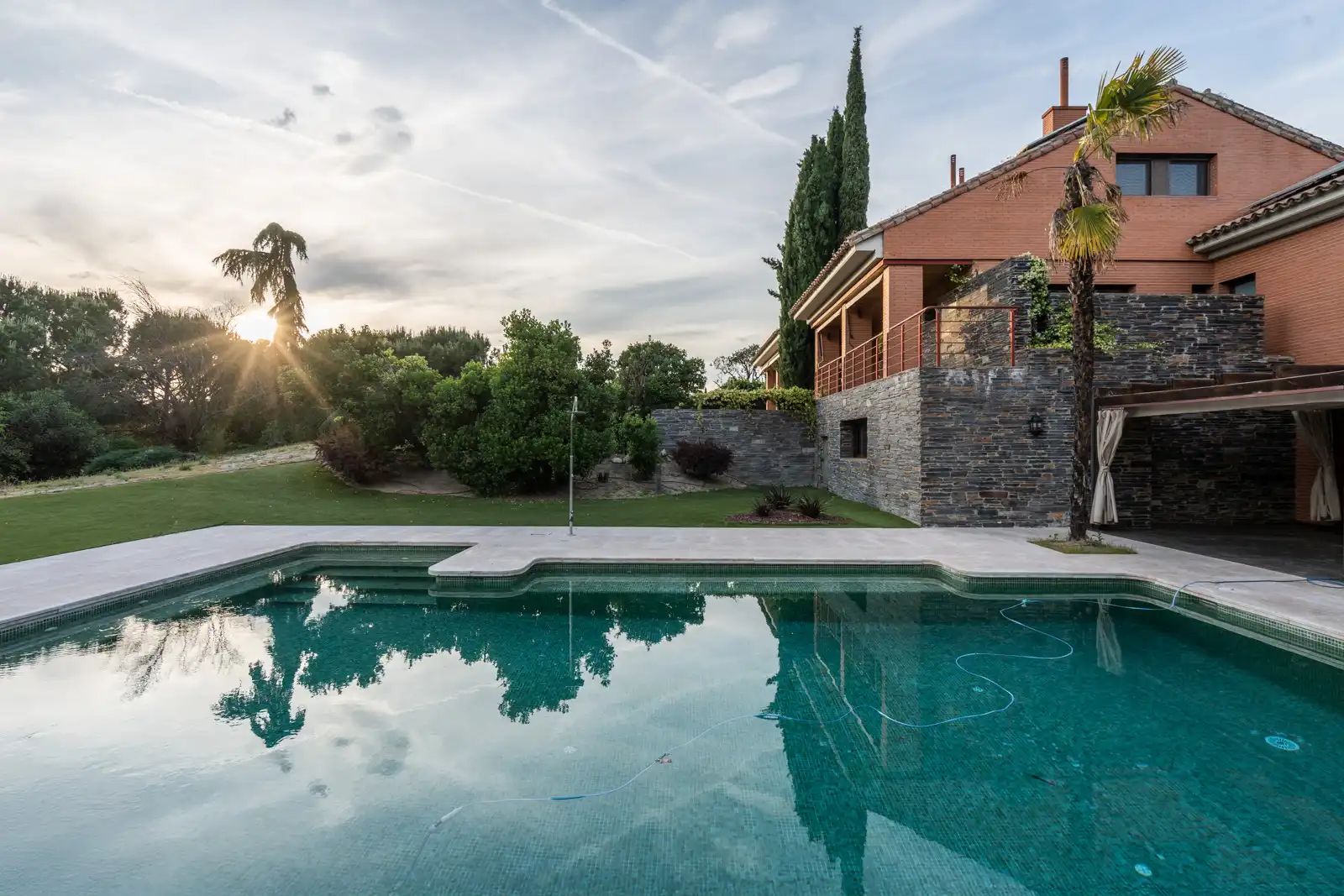 Piscina de Casa o xalet en venda en Las Rozas de Madrid amb Aire condicionat, Calefacció i Jardí privat