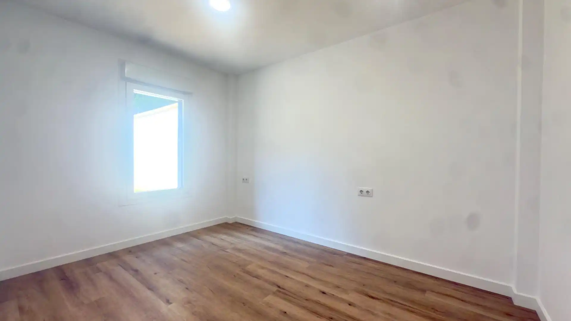 Habitación de Planta baja en venta en Ourense Capital  con Calefacción, Jardín privado y Terraza