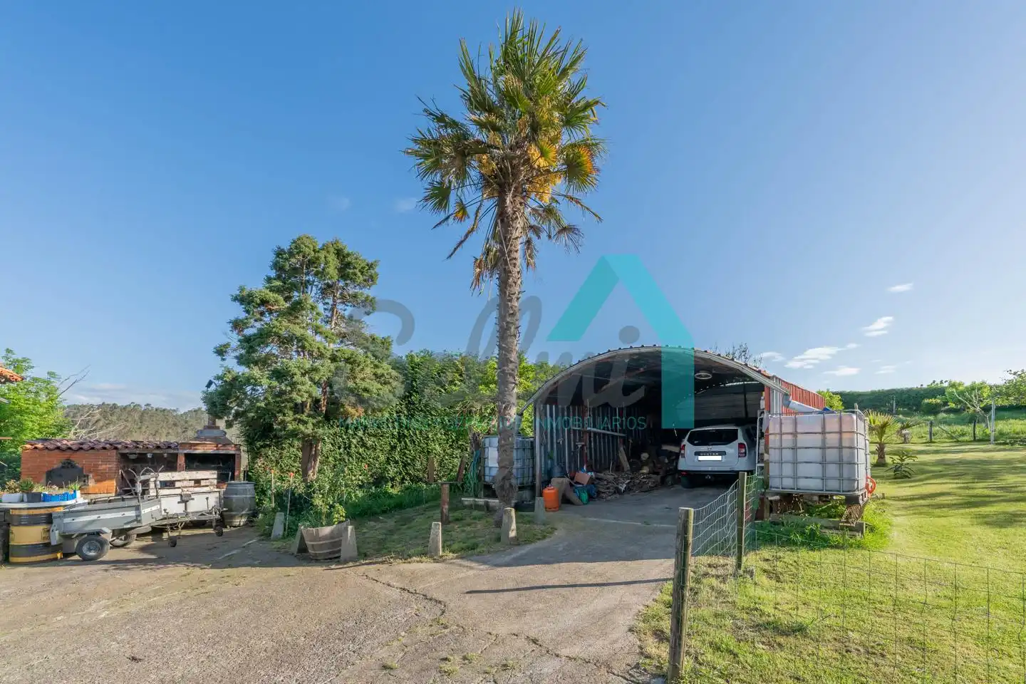 Vista exterior de Casa o xalet en venda en Castrillón amb Calefacció, Jardí privat i Parquet