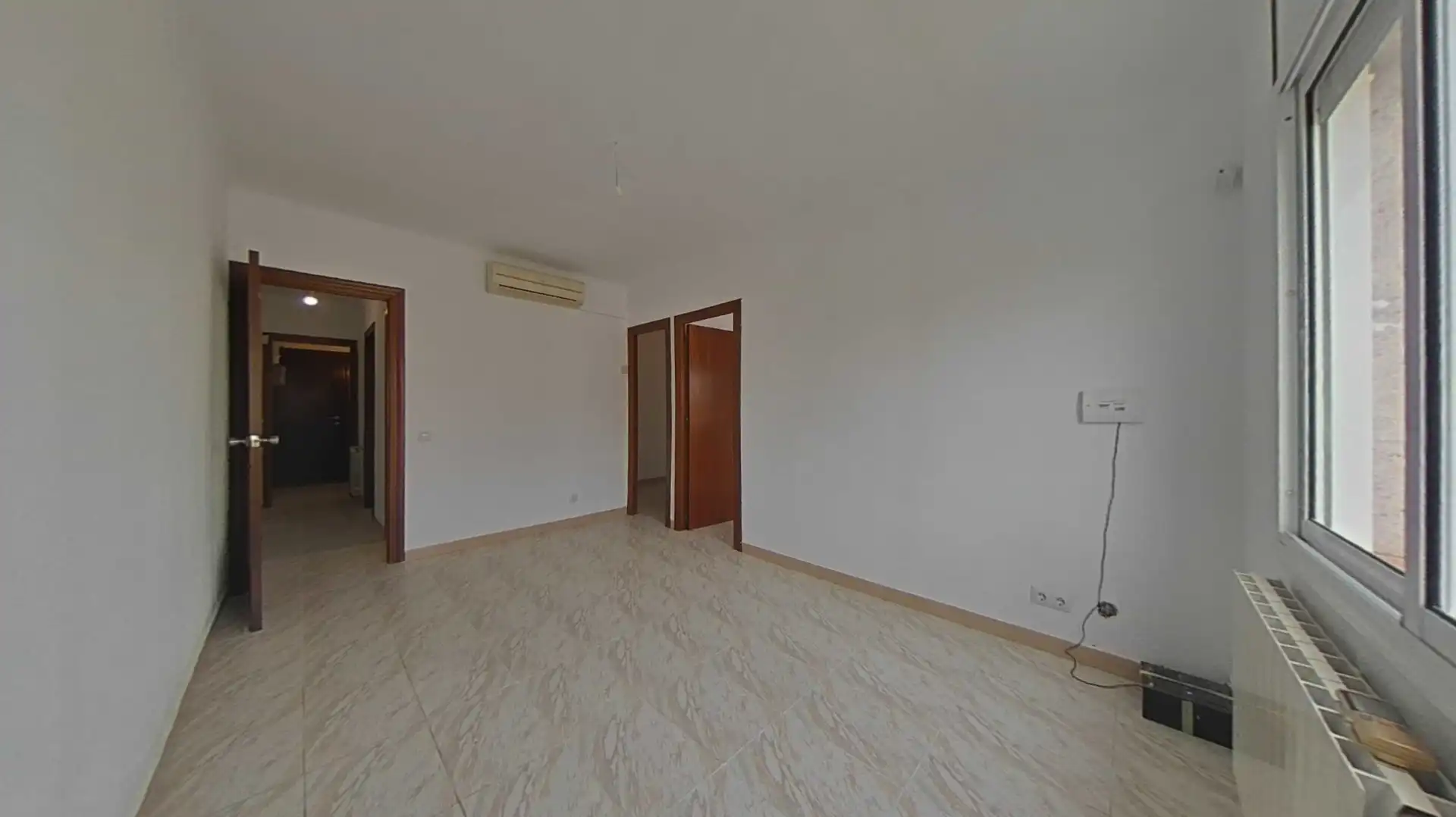 Habitación de Piso en venta en L'Hospitalet de Llobregat con Calefacción
