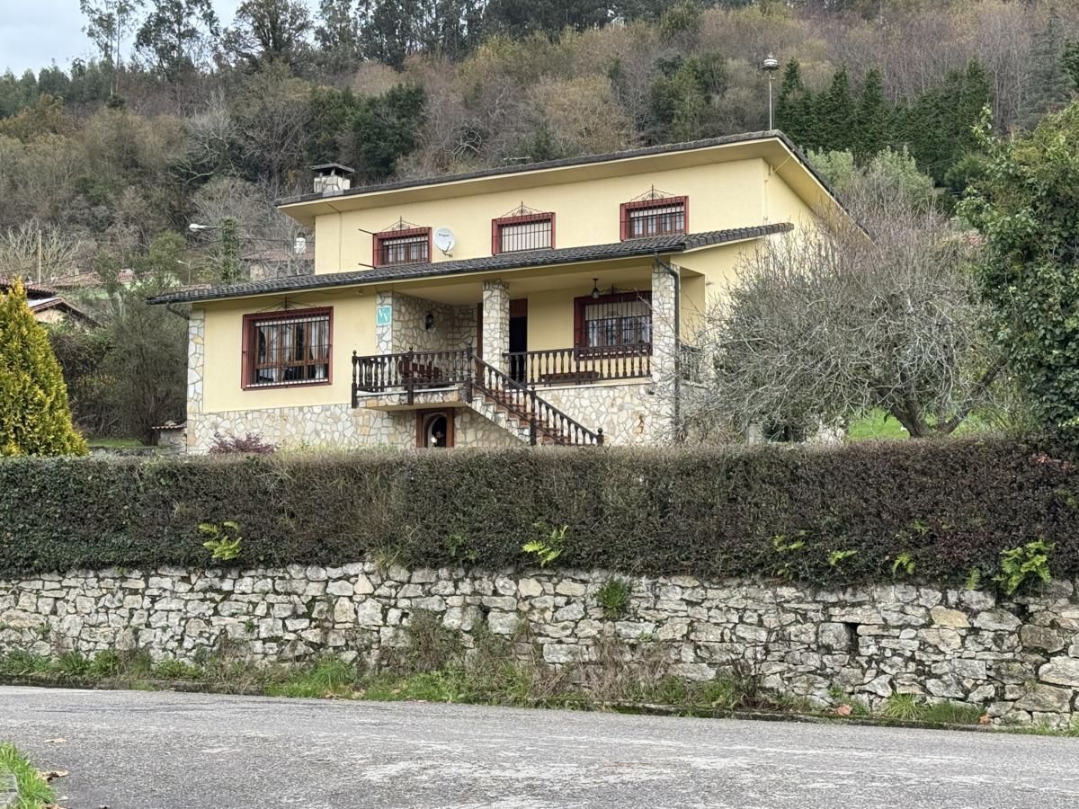 Vista exterior de Casa o xalet en venda en Llanes amb Calefacció, Jardí privat i Terrassa