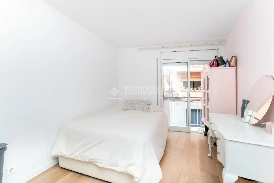 Schlafzimmer von Wohnung zum Verkauf in Cornellà de Llobregat mit Klimaanlage und Parkett