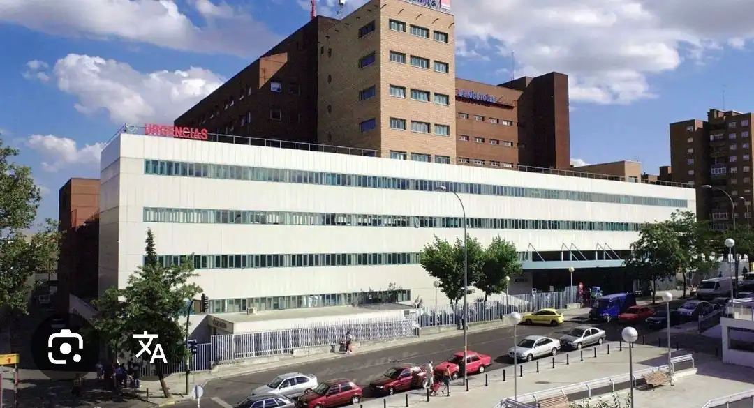 Außenansicht von Wohnung zum Verkauf in Móstoles mit Klimaanlage, Heizung und Privatgarten