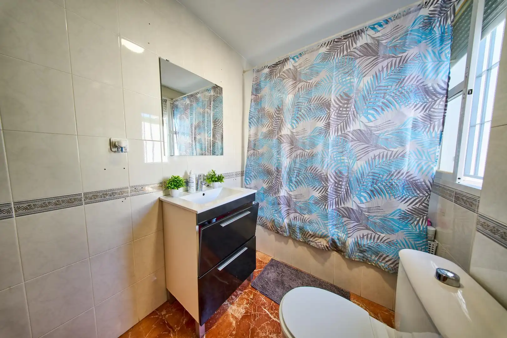 Badezimmer von Einfamilien-Reihenhaus zum Verkauf in Jun