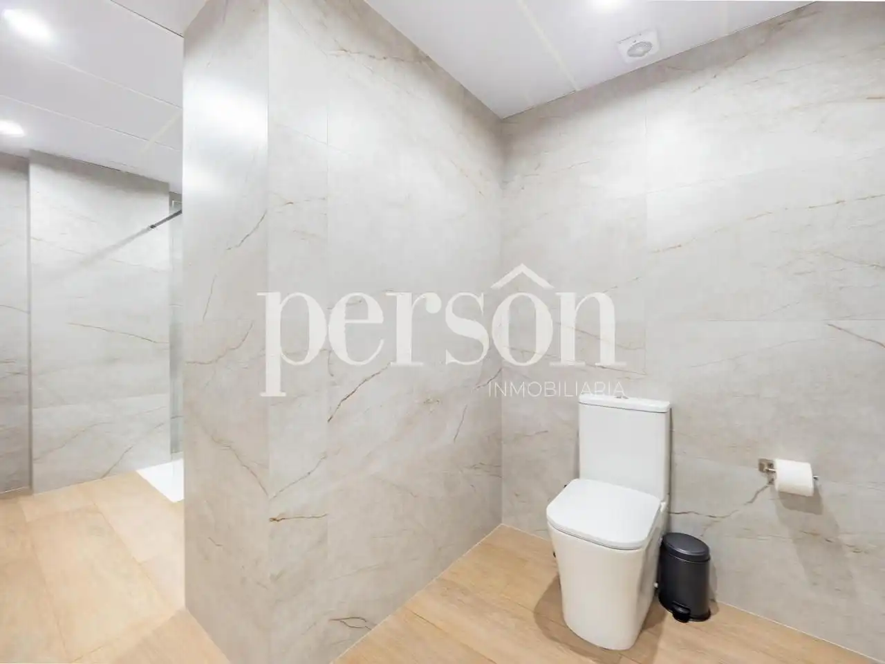 Badezimmer von Erdgeschoss zum Verkauf in Valencia mit Klimaanlage, Terrasse und Abstellraum