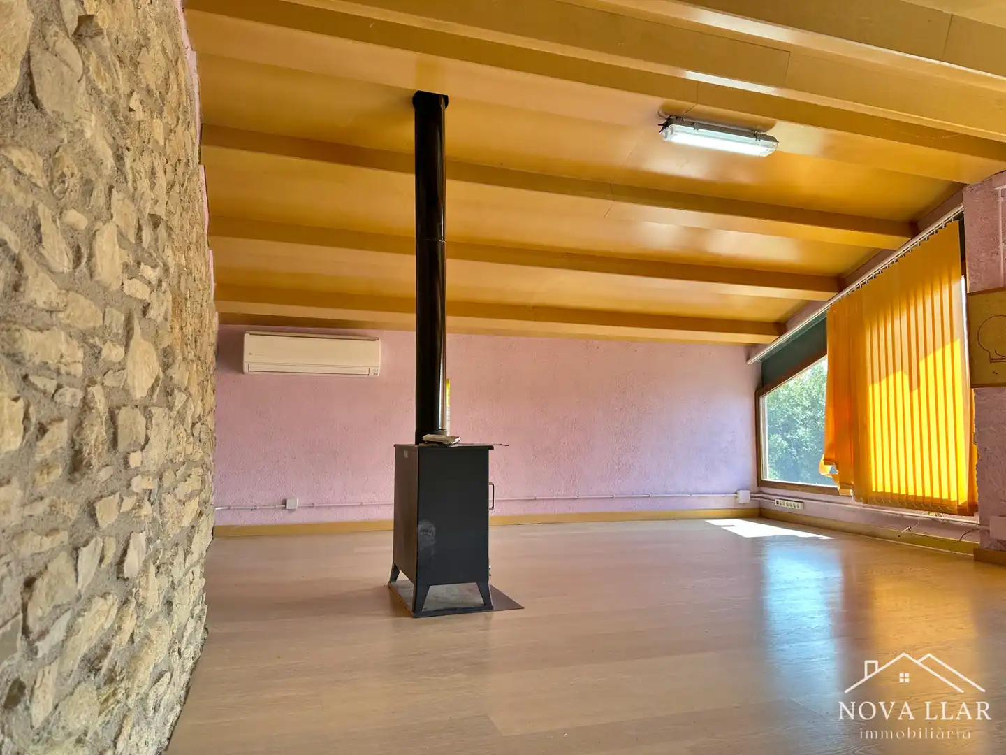 Sala de estar de Finca rústica en venta en Les Llosses con Calefacción, Jardín privado y Parquet