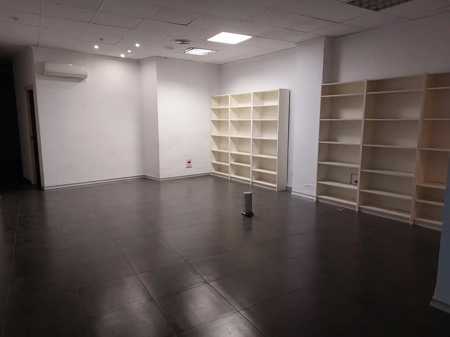 Local comercial en venda a Calle Regimiento Tetuan 3, imagen 16