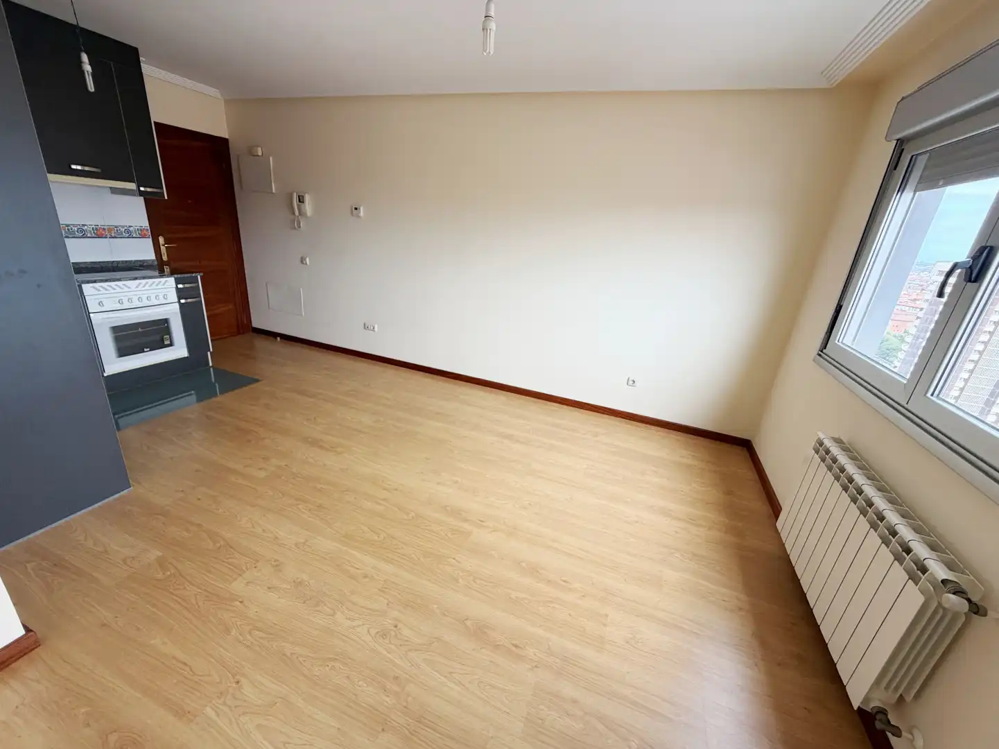 Sala d'estar de Pis en venda en Gijón  amb Calefacció, Parquet i Traster