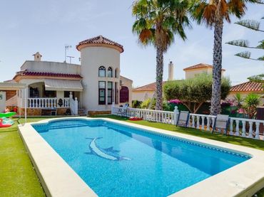 Chalet con piscina en venta en N/A