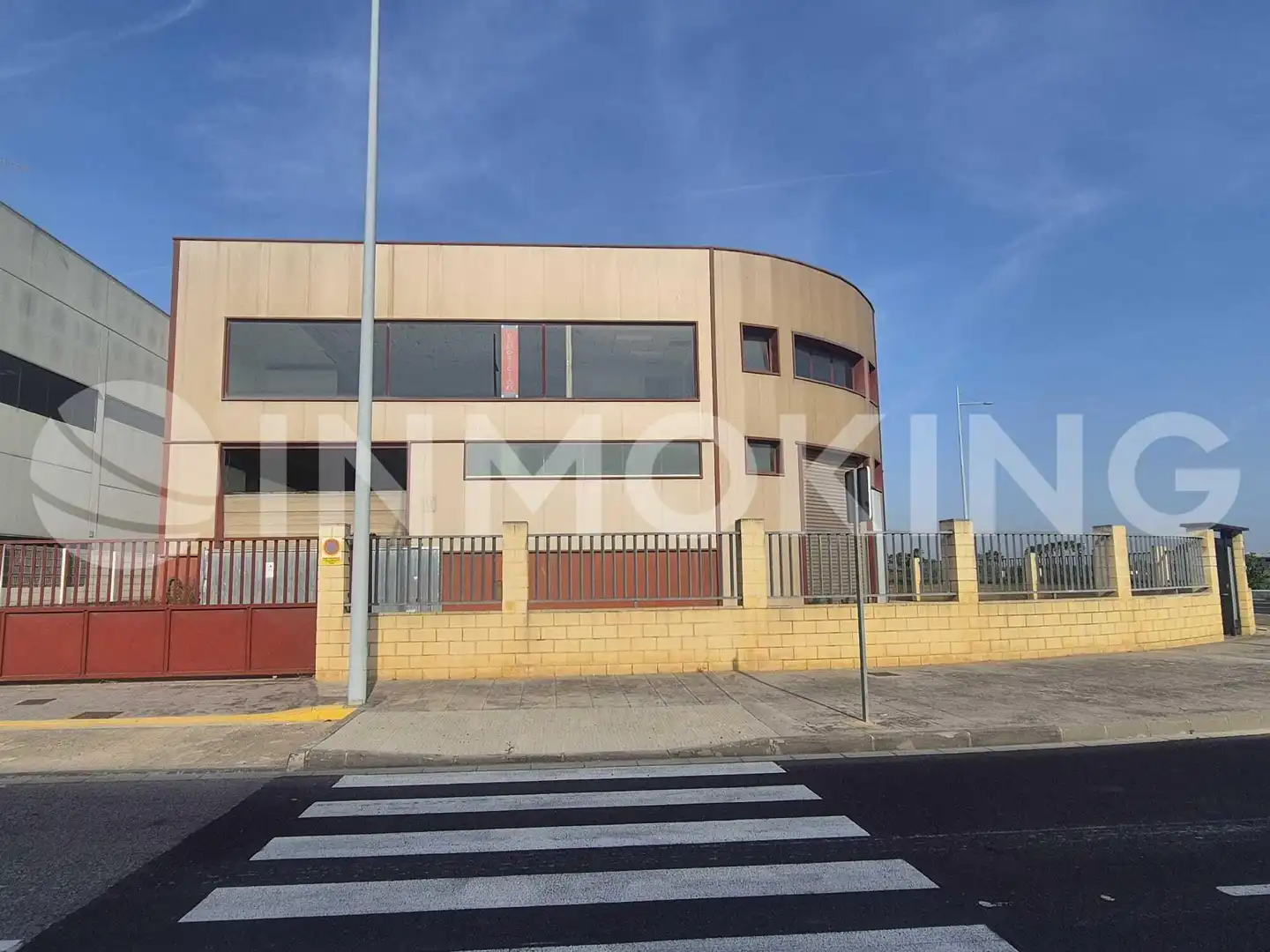 Vista exterior de Nave industrial en venta en Algemesí