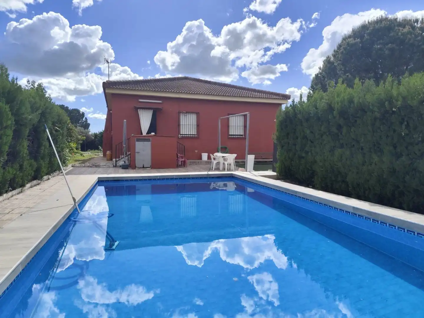 Piscina de Casa o xalet en venda en Hinojos amb Jardí privat, Terrassa i Traster