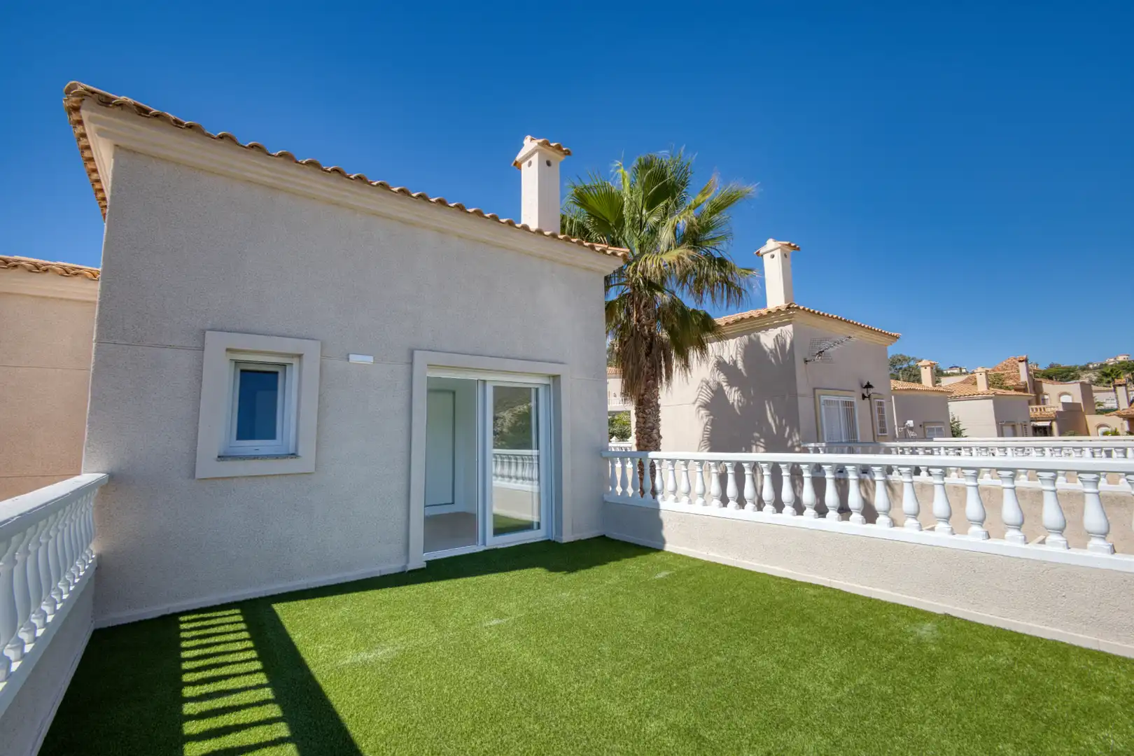 Vista exterior de Casa o xalet en venda en El Campello amb Aire condicionat, Calefacció i Jardí privat