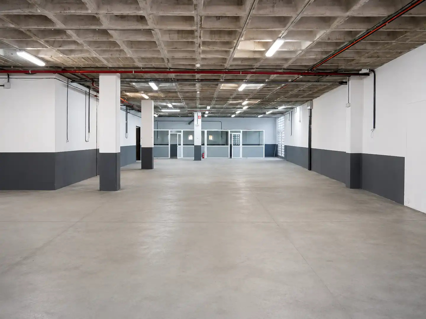 Büro zur Miete in Las Rozas de Madrid mit Klimaanlage, Heizung und Terrasse