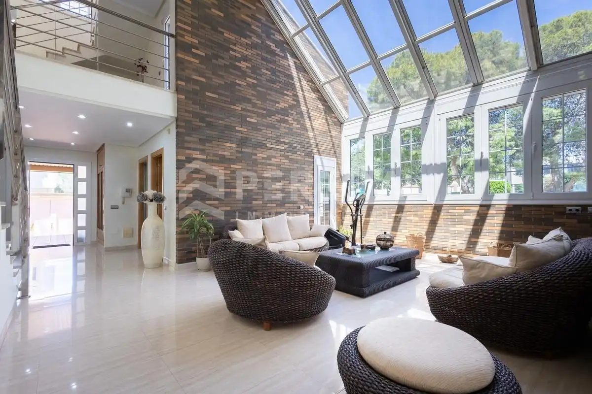 Sala de estar de Casa o chalet en venta en Roquetas de Mar con Aire acondicionado, Jardín privado y Piscina