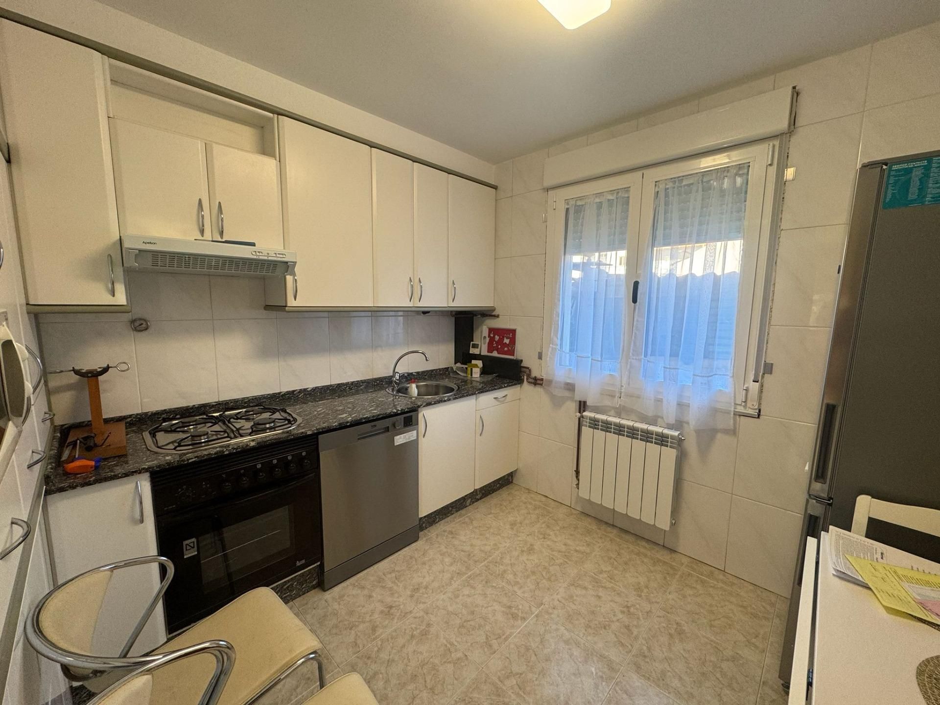 Cuina de Apartament de lloguer en Ponferrada amb Calefacció i Moblat