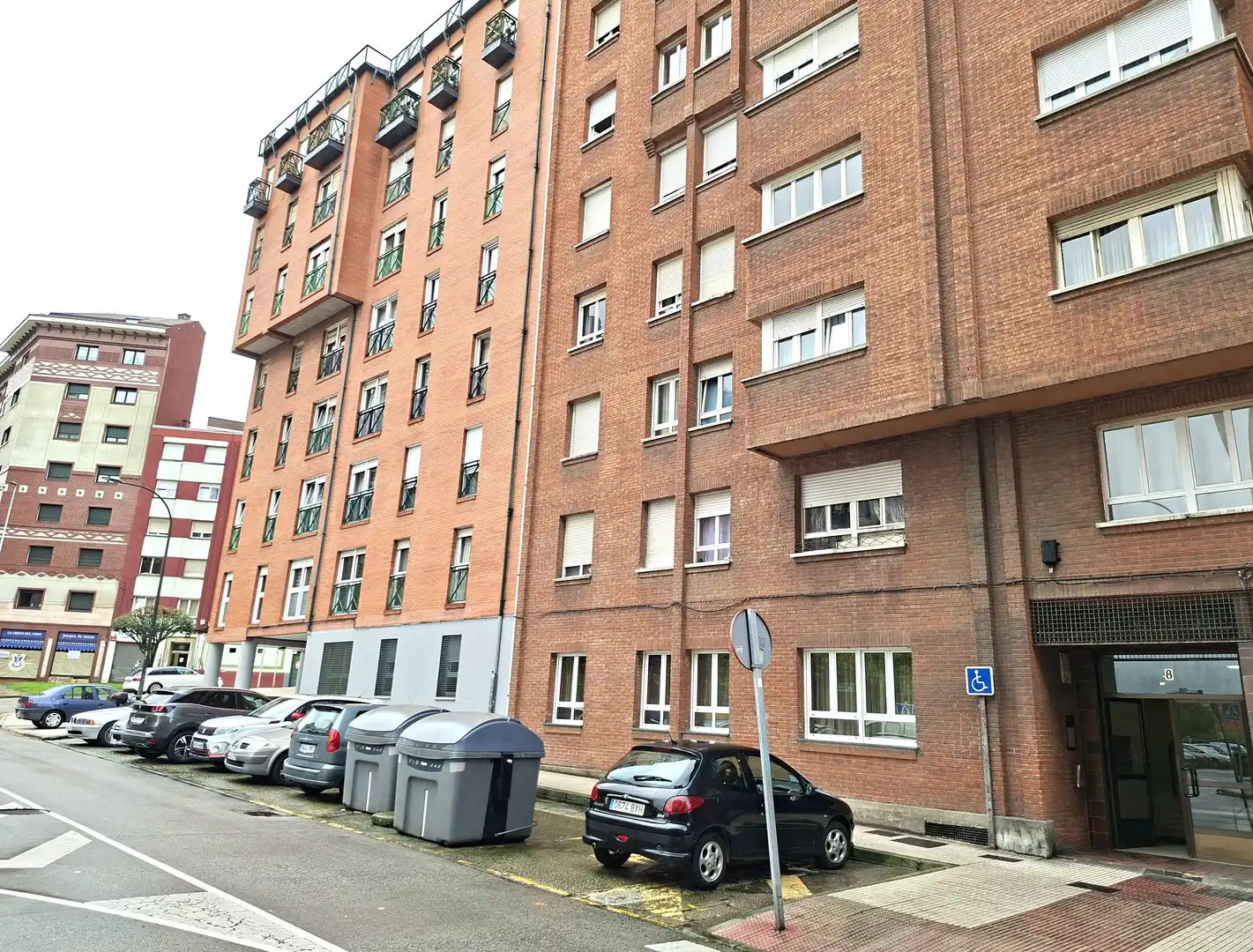 Außenansicht von Wohnung zum Verkauf in Avilés