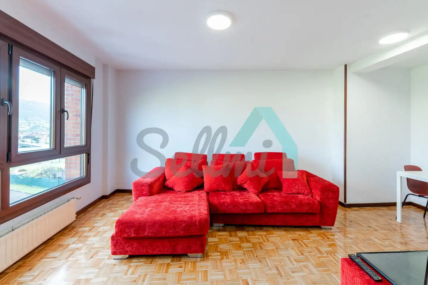 Sala d'estar de Pis de lloguer en Oviedo  amb Calefacció, Parquet i Terrassa