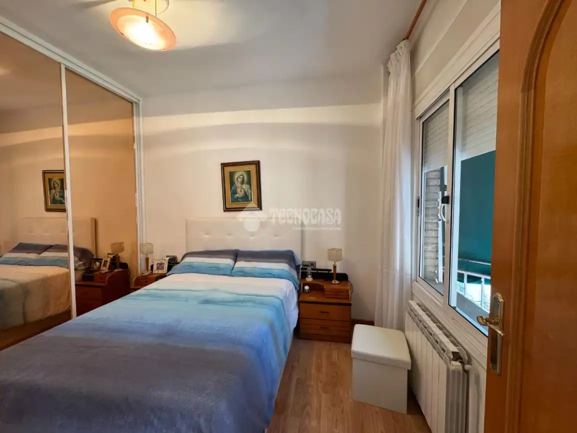 Schlafzimmer von Wohnung zum Verkauf in Barcelona mit Klimaanlage, Heizung und Terrasse