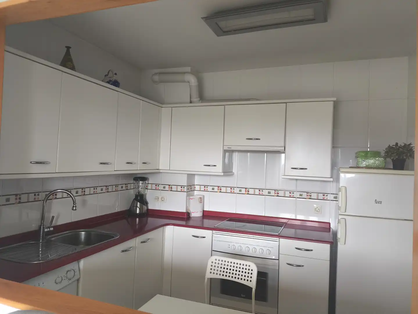 Cuina de Apartament en venda en Ames amb Calefacció, Moblat i Forn