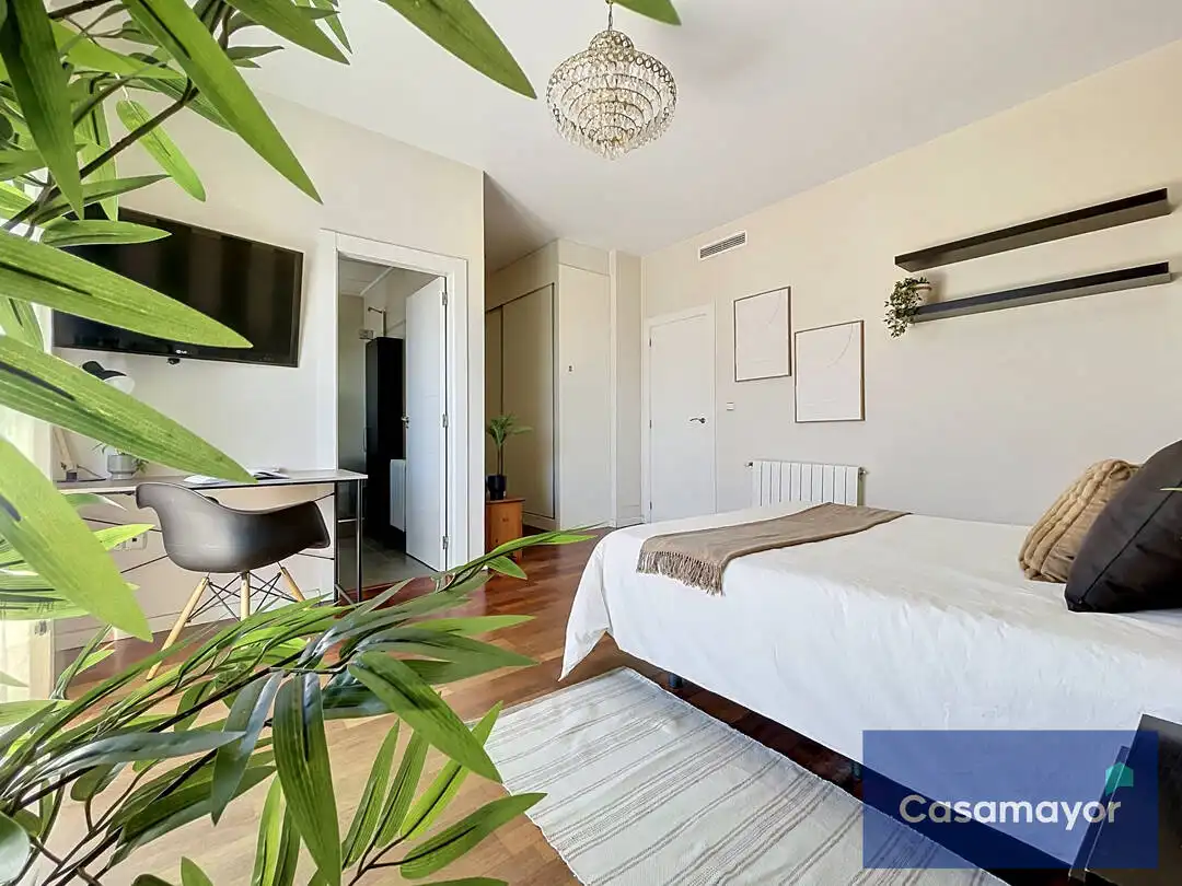 Dormitori de Casa o xalet en venda en Alicante / Alacant amb Aire condicionat, Calefacció i Jardí privat
