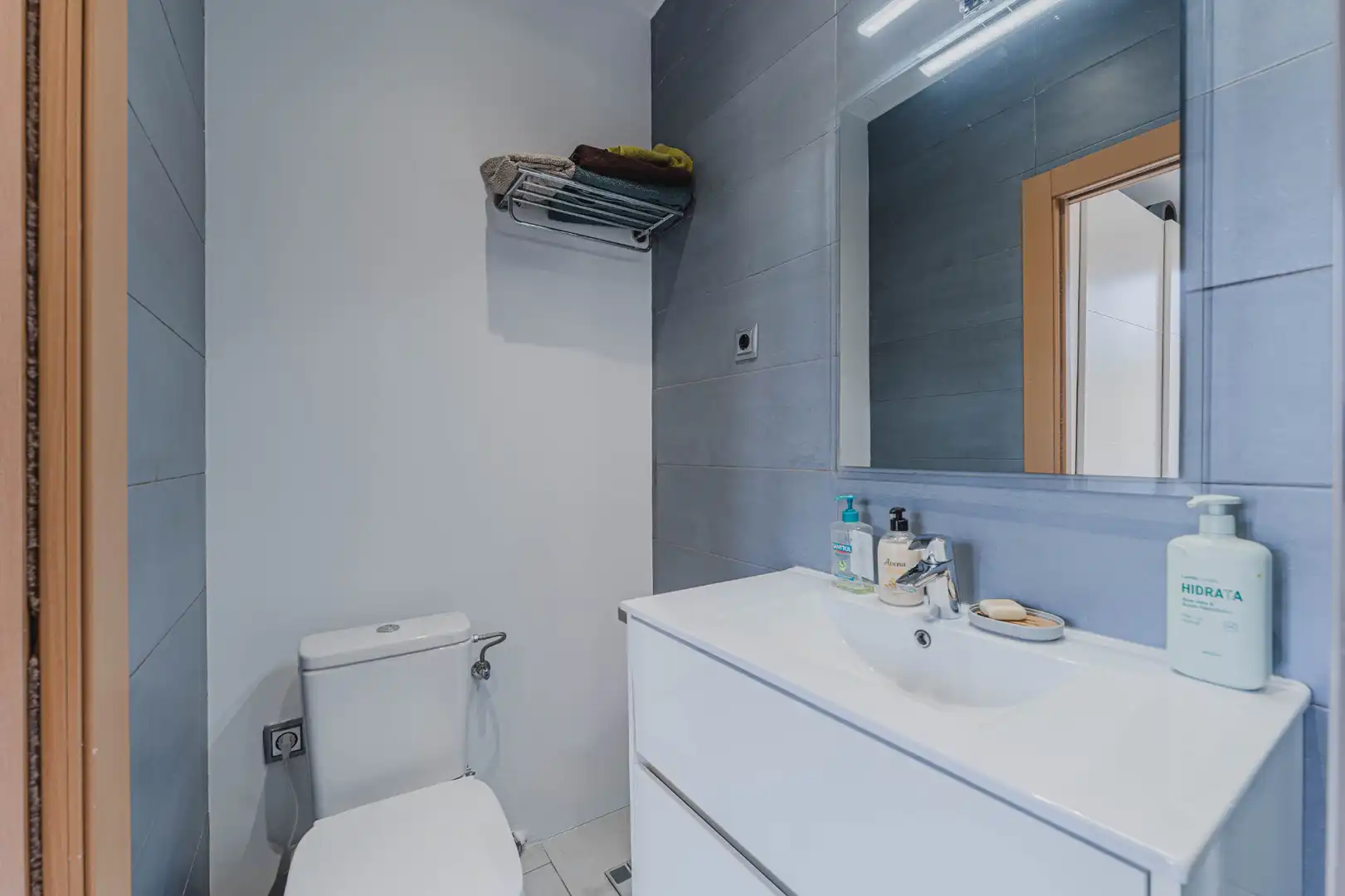 Badezimmer von Wohnung zum Verkauf in Barcelona mit Klimaanlage, Heizung und Ofen