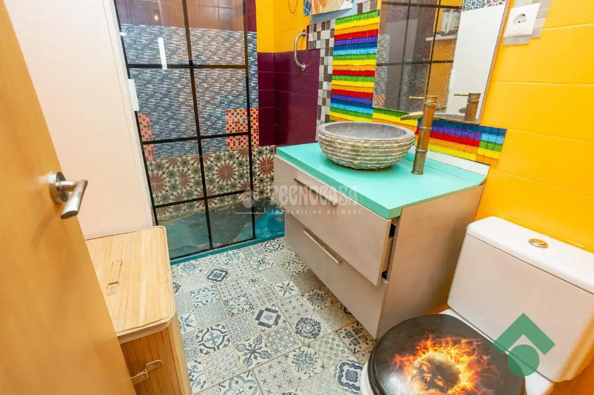 Baño de Piso en venta en Algeciras con Calefacción
