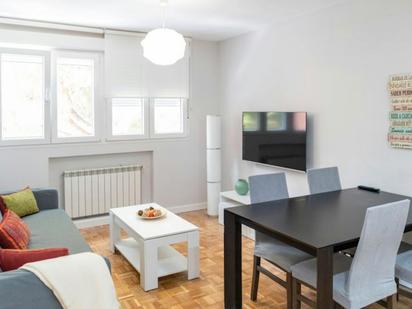 Living room of Flat to rent in  Madrid Capital  with Air Conditioner, Heating and Furnished
