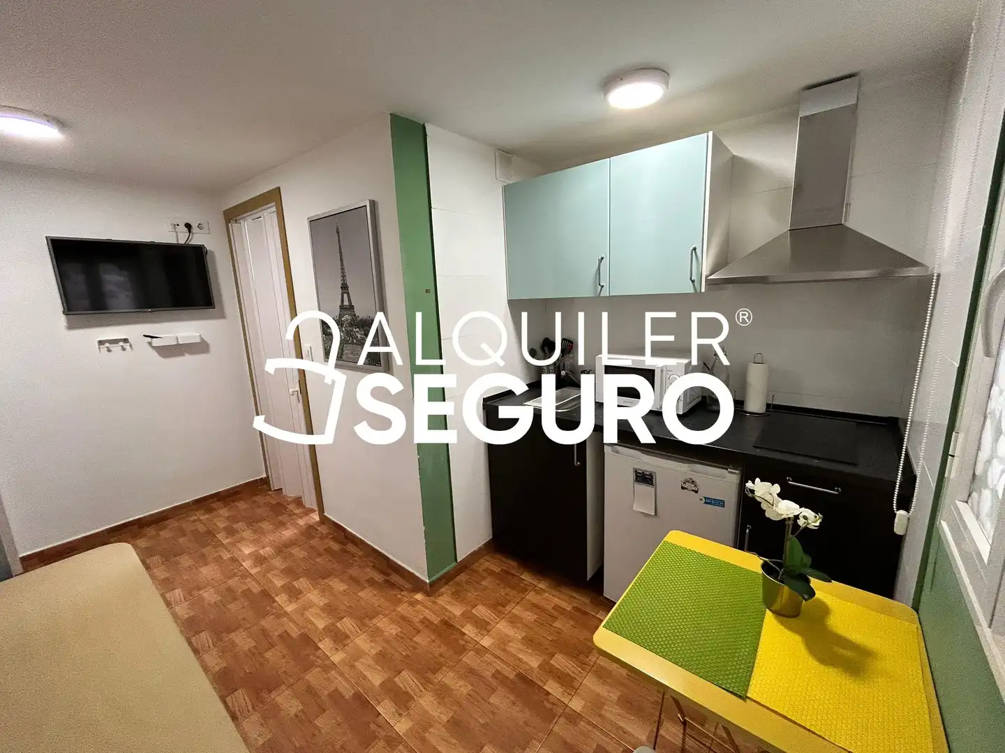 Cocina de Estudio de alquiler en Madrid con Amueblado