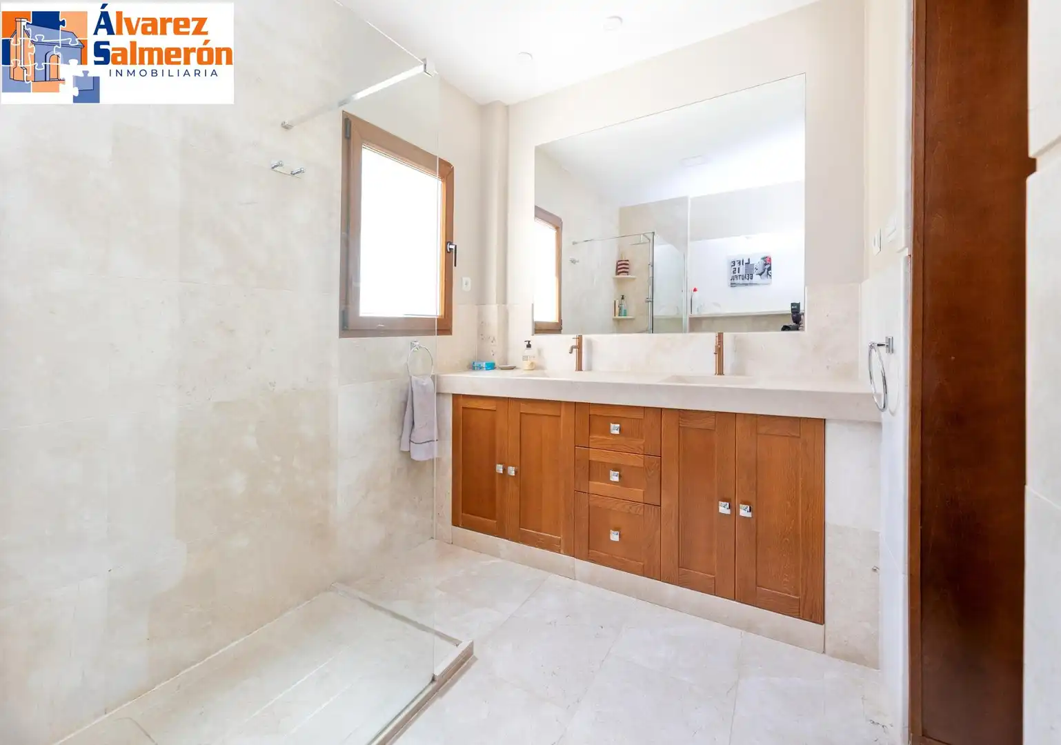 Baño de Casa o chalet en venta en Albolote con Aire acondicionado, Calefacción y Jardín privado