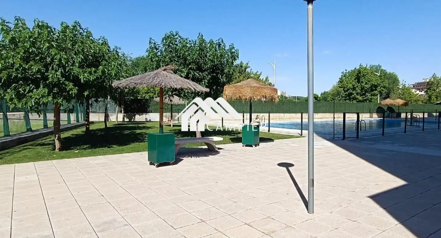 Piscina de Piso en venta en Albacete con Calefacción, Terraza y Trastero