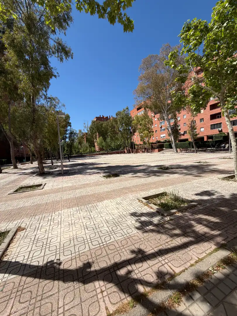 Außenansicht von Geschaftsraum zur Miete in Madrid mit Klimaanlage und Heizung