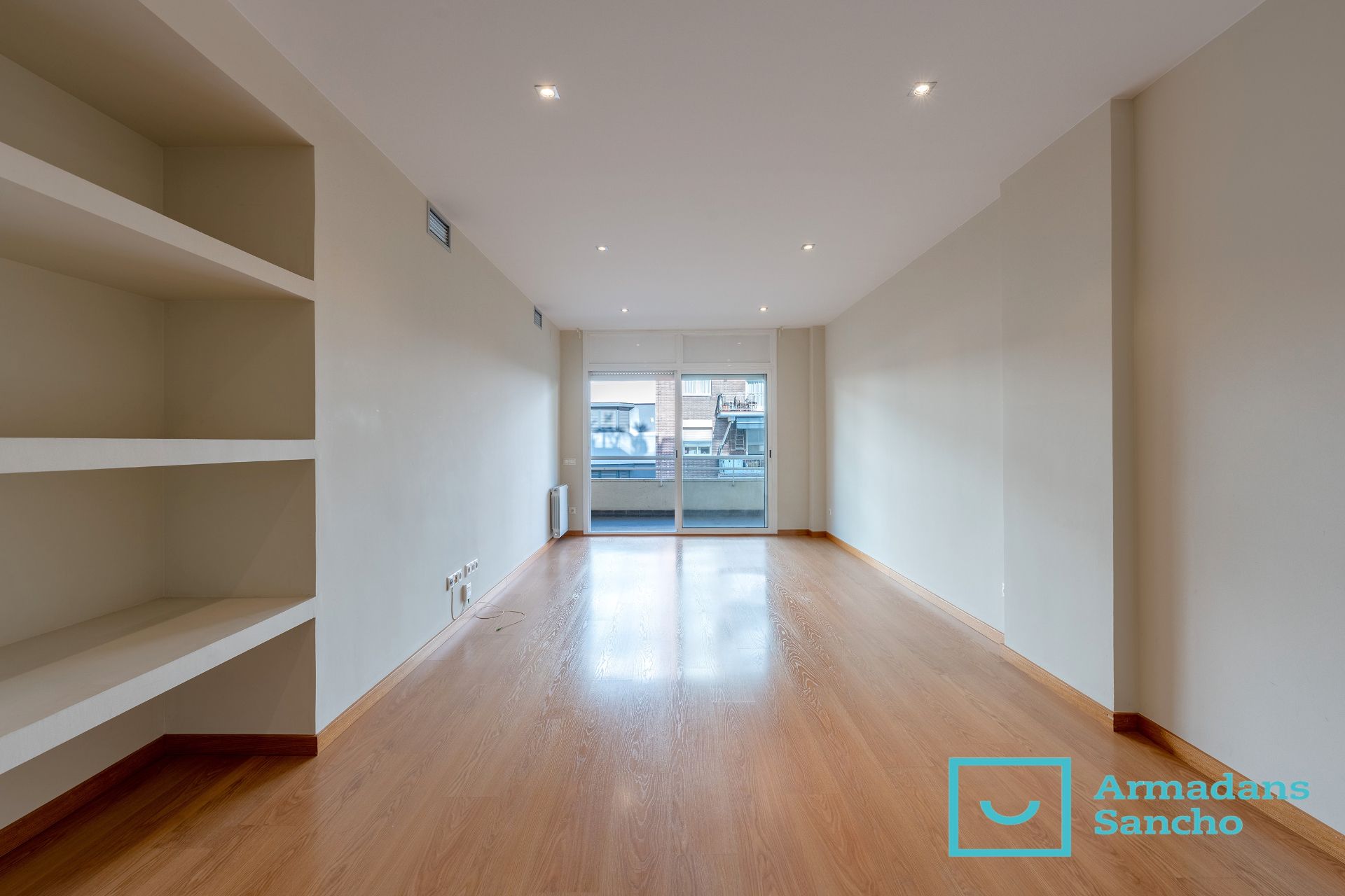 Exterior view of Flat for sale in  Barcelona Capital  with Air Conditioner, Heating and Terrace