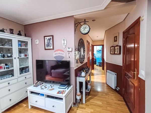 Sala d'estar de Dúplex en venda en Vigo  amb Calefacció, Parquet i Traster