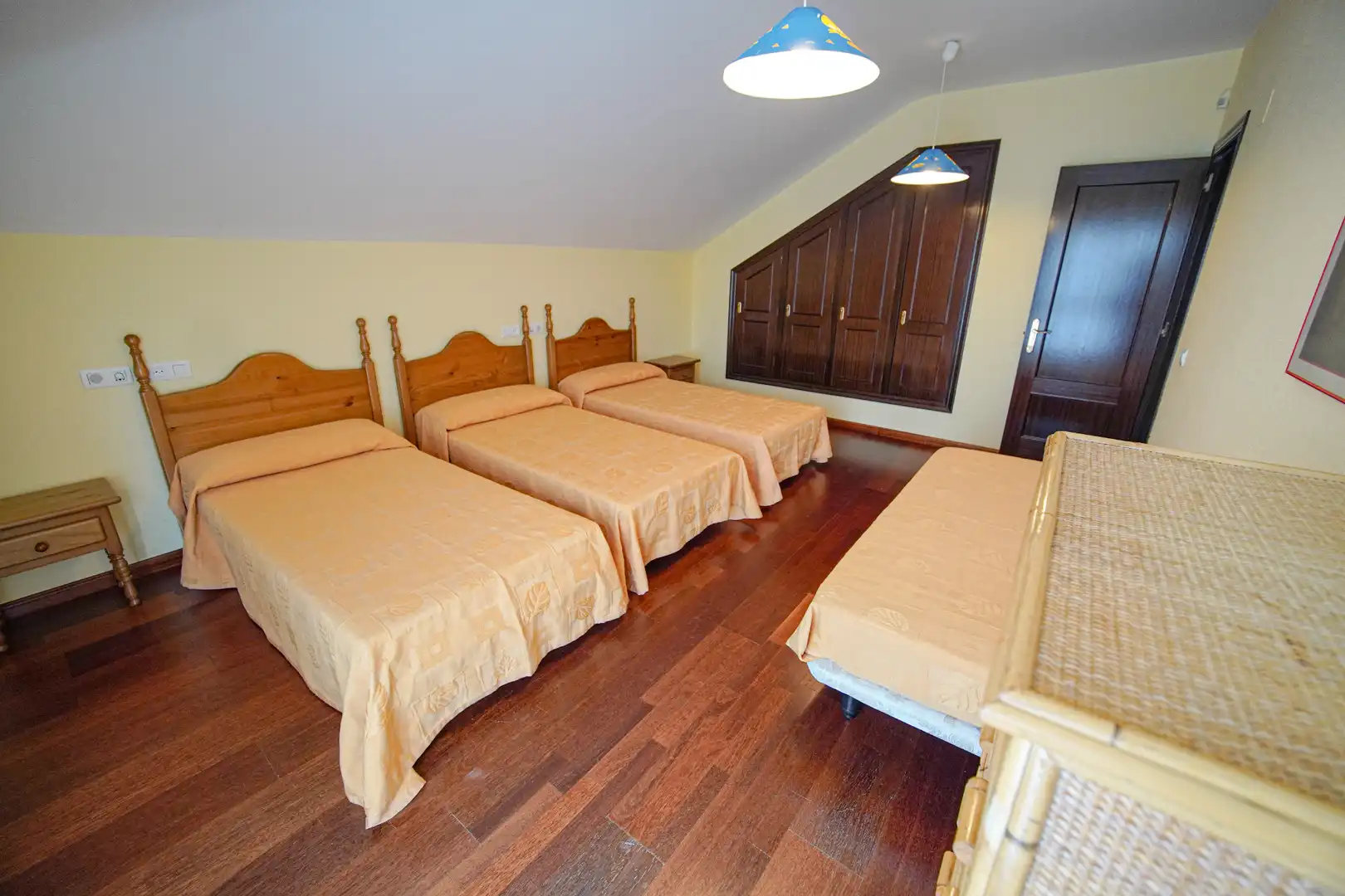 Dormitori de Casa o xalet en venda en Siero amb Calefacció, Jardí privat i Parquet