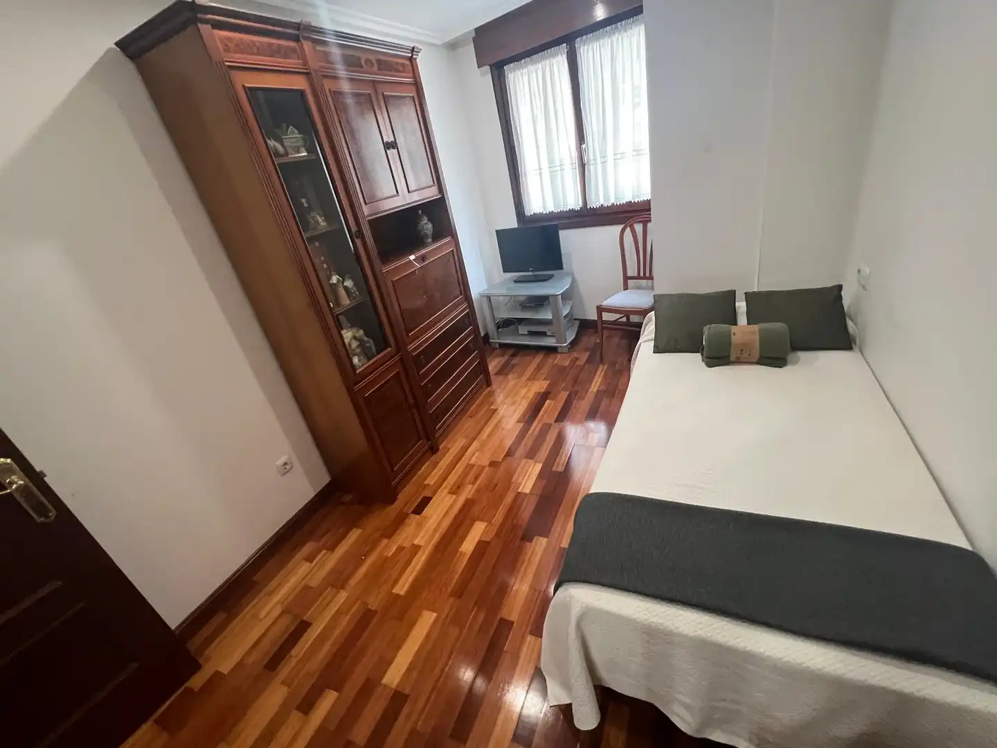 Habitación de Piso en venta en Gijón  con Calefacción, Parquet y Trastero