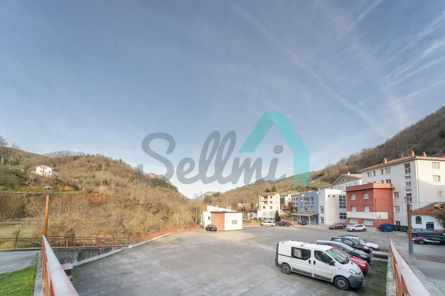 Parking de Casa adosada en venta en Quirós con Parquet y Trastero