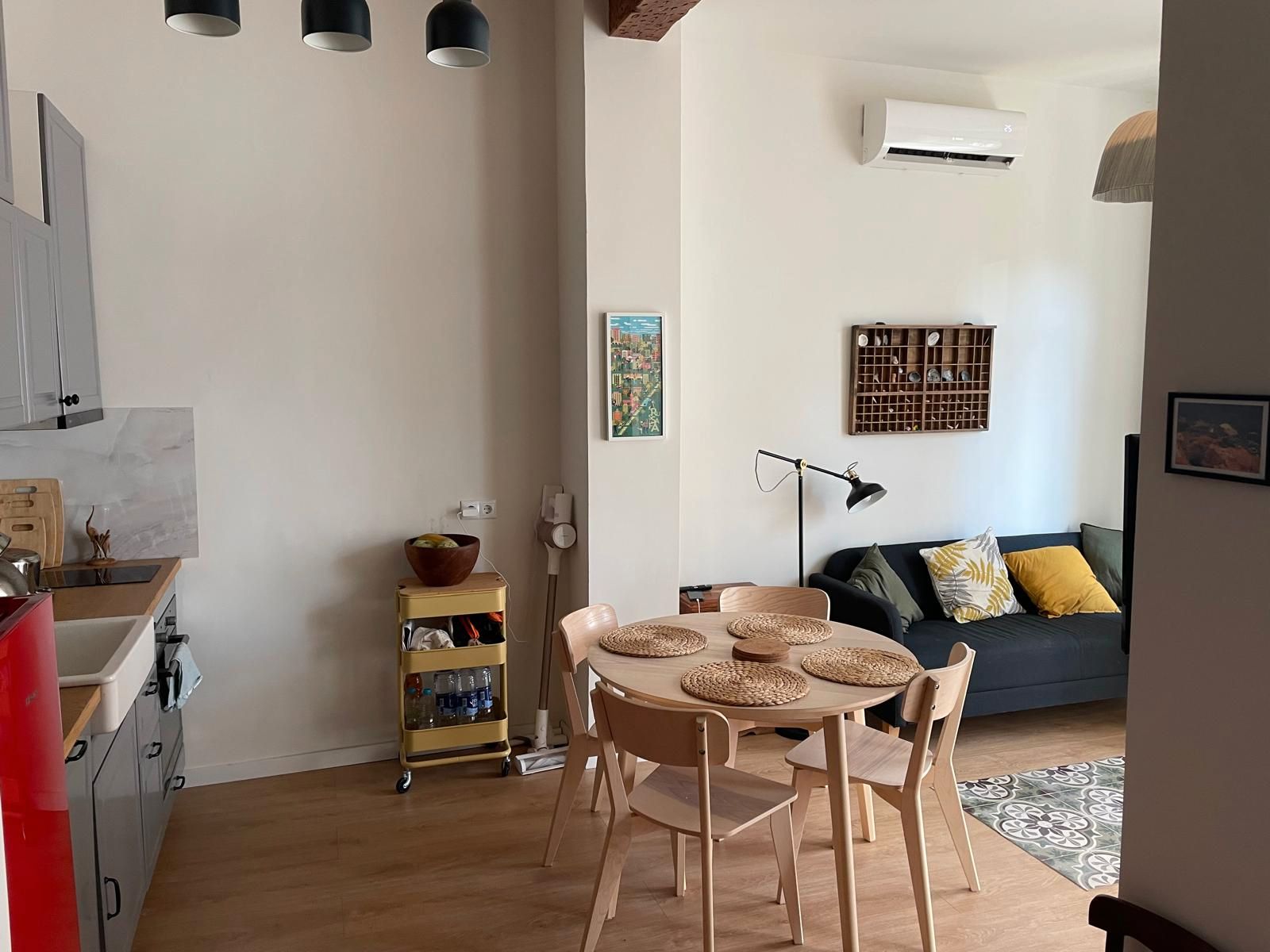 Sala d'estar de Apartament de lloguer en  Valencia Capital amb Aire condicionat, Moblat i Forn