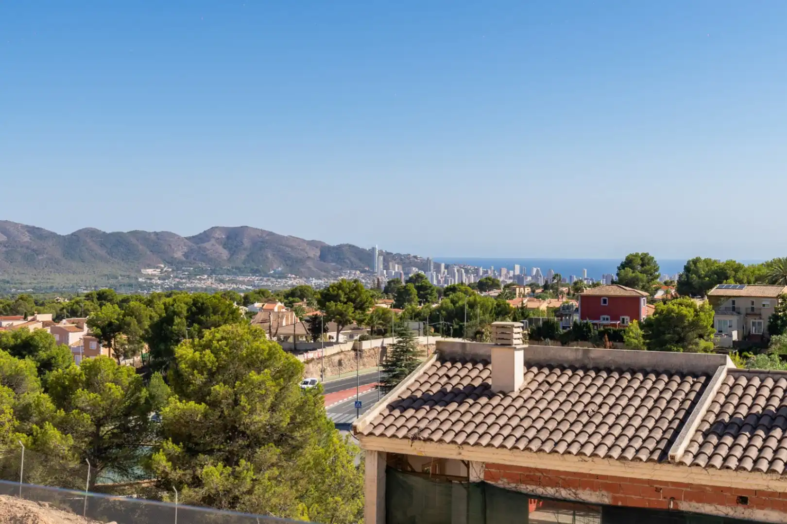 Vista exterior de Casa adosada en venda en La Nucia amb Aire condicionat, Calefacció i Jardí privat