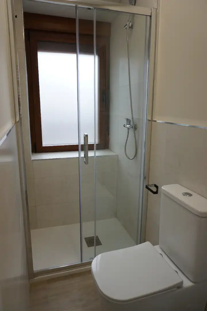 Bany de Casa o xalet per a compartir en Ávila amb Calefacció, Moblat i Rentadora
