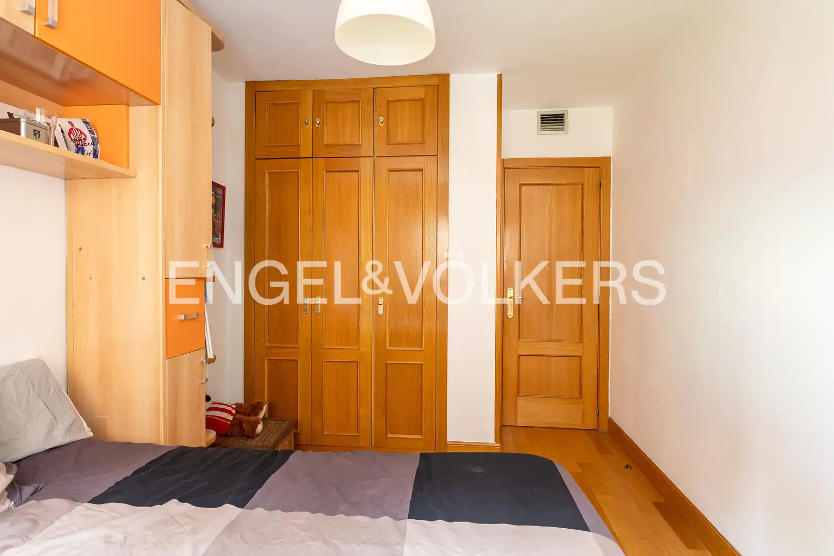 Habitación de Piso en venta en Madrid con Aire acondicionado, Calefacción y Jardín privado