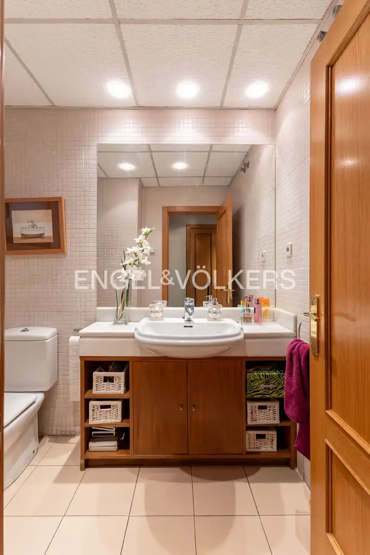 Baño de Piso en venta en Madrid con Aire acondicionado, Calefacción y Jardín privado