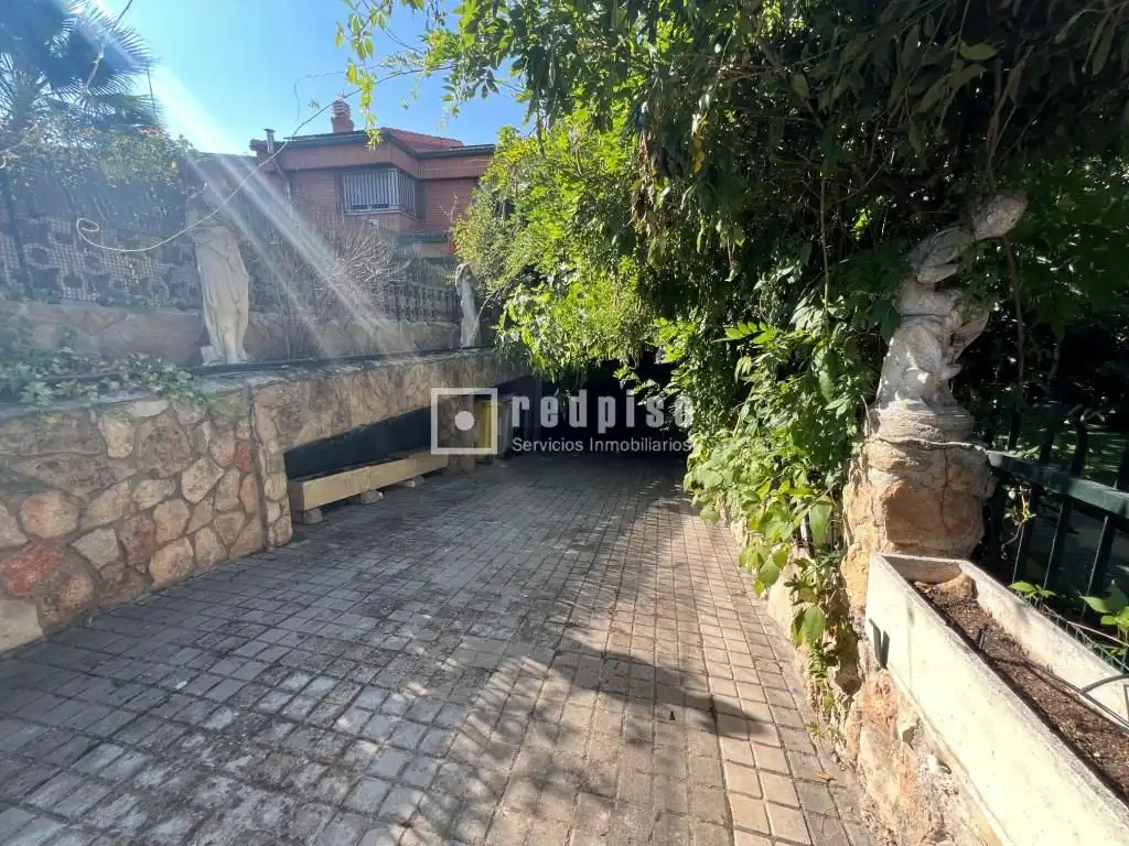 Vista exterior de Casa o xalet de lloguer en Madrid amb Aire condicionat, Calefacció i Jardí privat