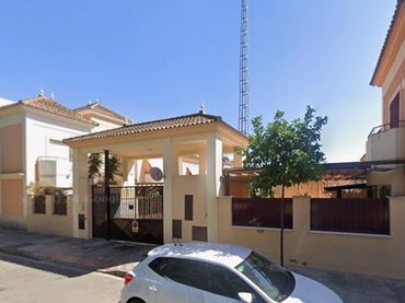 Casa pareada con piscina en venta en Avenida Ingeniero José Luis Prats