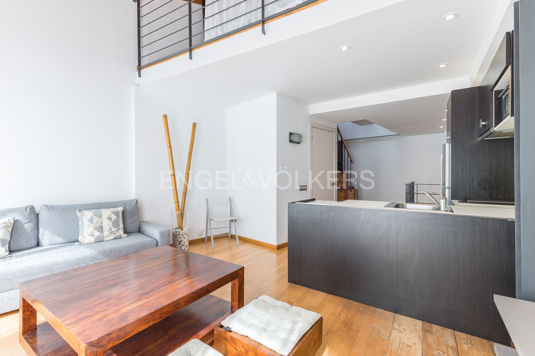 Sala d'estar de Dúplex en venda en Sant Cugat del Vallès amb Aire condicionat, Calefacció i Parquet