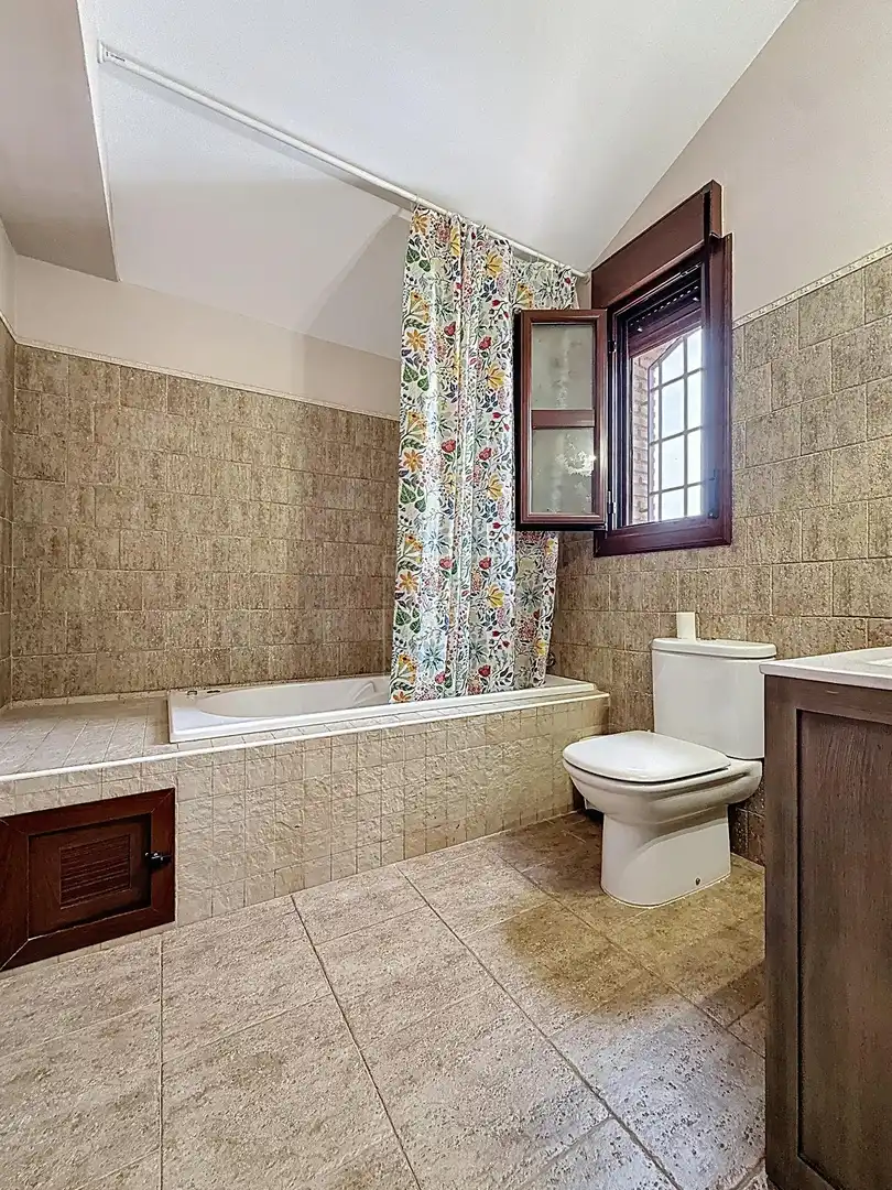 Baño de Casa o chalet en venta en Albolote con Aire acondicionado, Calefacción y Jardín privado