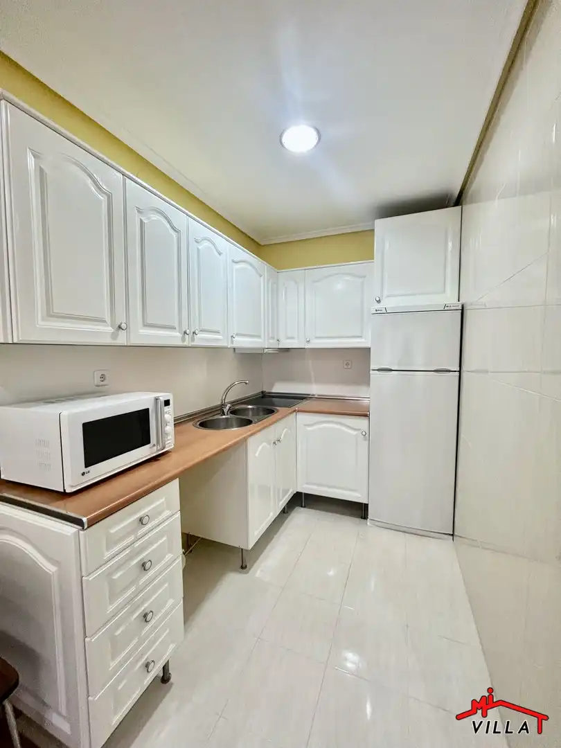 Cocina de Piso en venta en Laredo con Parquet y Amueblado