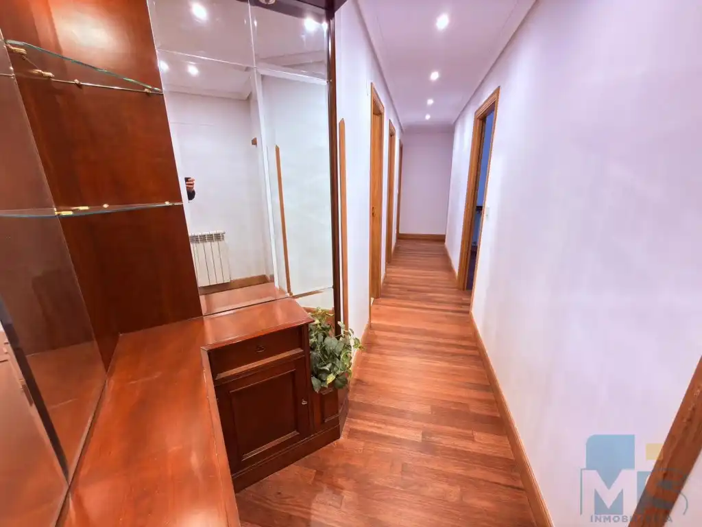 Piso en venta en Donostia - San Sebastián  con Balcón