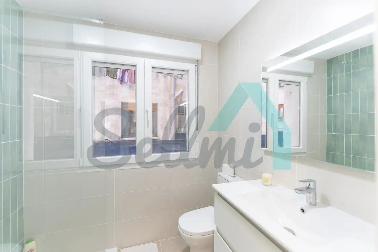 Badezimmer von Wohnung zur Miete in Oviedo  mit Heizung und Parkett