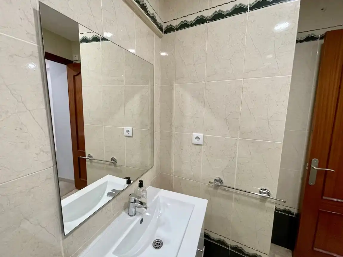Badezimmer von Wohnungen zur Miete in Tarragona mit Klimaanlage, Heizung und Terrasse